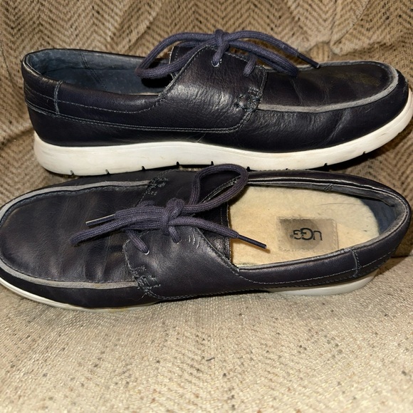UGG TREADLITE TYE MOCS. Sz 9.5. Navy excellent condition. - Picture 3 of 10